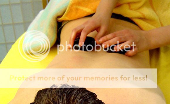 Perawatan Tubuh Dengan Pijat Relaksasi Hot Stone Perawatan Tubuh Dengan Pijat Relaksasi Hot Stone